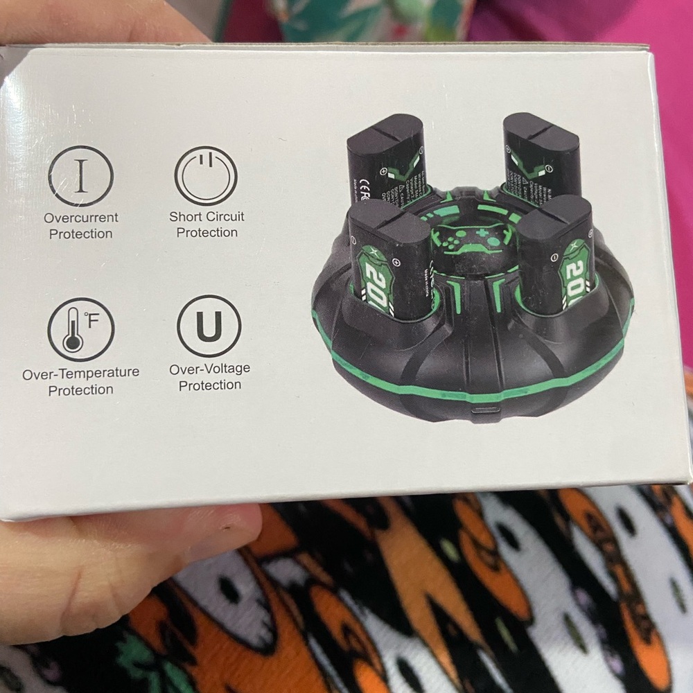 Xbox battery Charging Dock with 4 batteries